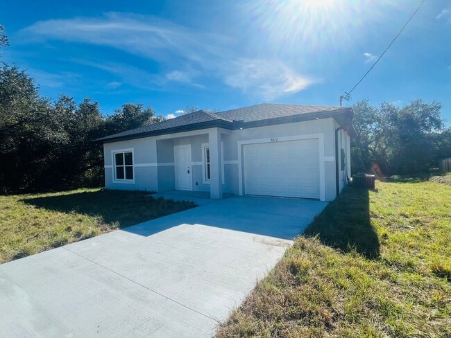 3817 33rd St SW in Lehigh Acres, FL - Building Photo - Building Photo