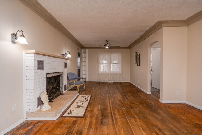 property at 639 W 4th St