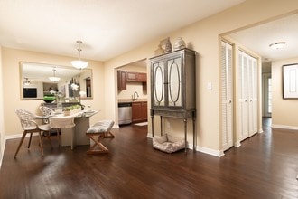 Madison Oaks Apartment Homes in Palm Harbor, FL - Foto de edificio - Building Photo