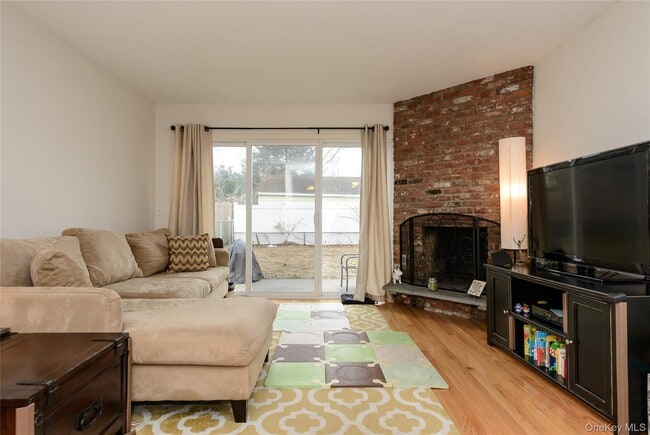 57 Sagamore Hill Dr in Port Washington, NY - Building Photo - Building Photo