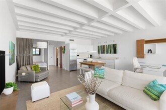 4925 Collins Ave in Miami, FL - Building Photo - Building Photo