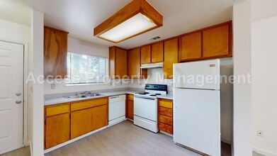 114 Baker St, Unit A in Waterford, CA - Building Photo - Building Photo