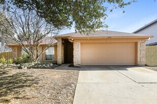 8221 Cloverglen Ln in Fort Worth, TX - Building Photo