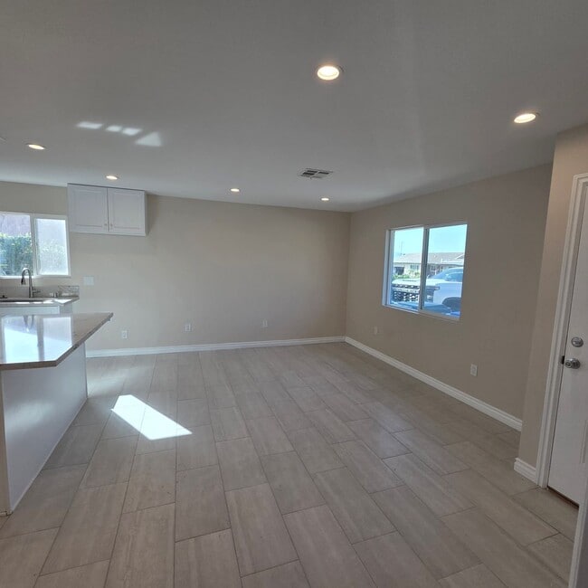 5546 Sulphur Dr in Jurupa Valley, CA - Building Photo - Building Photo