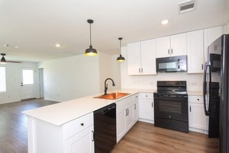 548 Rancho Del Cielo Lp in Jarrell, TX - Building Photo - Building Photo