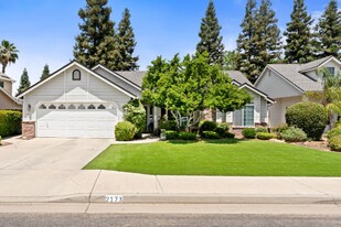 2173 Spruce Ave in Clovis, CA - Building Photo