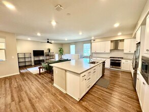 126 Tribeca in Irvine, CA - Building Photo - Building Photo
