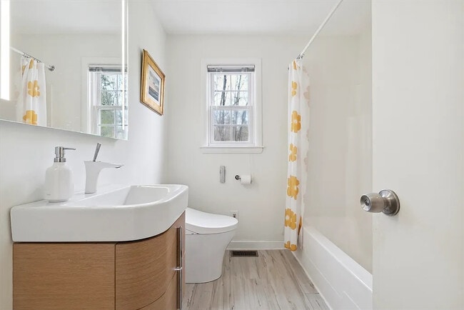 64 Trapelo Rd in Lincoln, MA - Building Photo - Building Photo