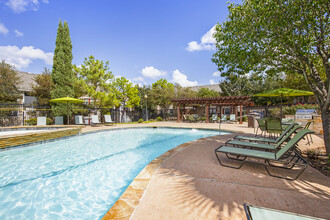 Walnut Ridge Apartments in Bastrop, TX - Foto de edificio - Building Photo