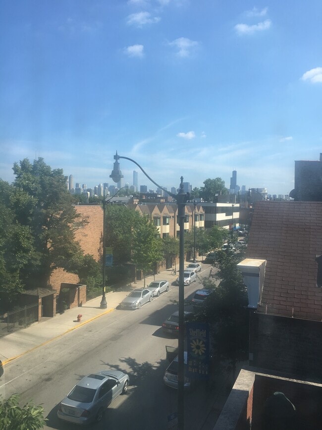 2040 N Halsted St, Unit 2 in Chicago, IL - Foto de edificio - Building Photo