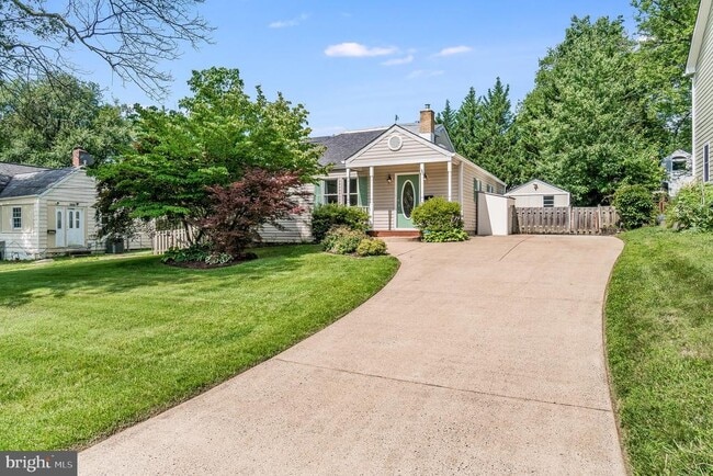 2962 Strathmeade St in Falls Church, VA - Building Photo - Building Photo