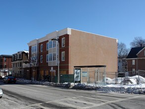 400-402 Blue Hill Ave in Boston, MA - Foto de edificio - Building Photo