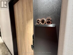 1 Fairview Rd E in Mississauga, ON - Building Photo - Building Photo