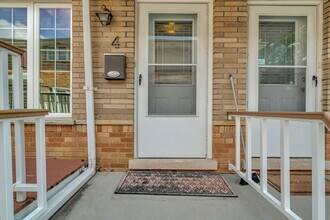 15 S Waiola Ave in La Grange, IL - Building Photo - Building Photo