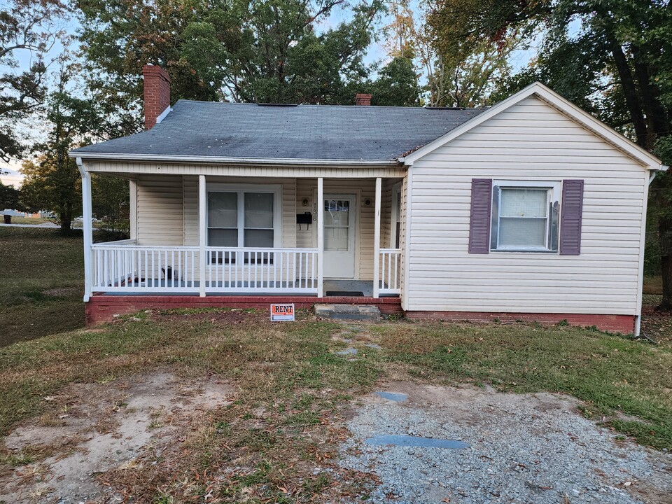 138 Johnson St in Roxboro, NC - Building Photo