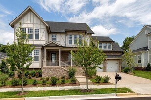 2077 McAvoy Dr in Franklin, TN - Building Photo