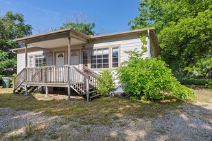 108 Austin St in Kyle, TX - Building Photo