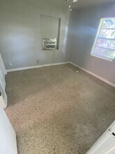 711 Gotham Ct in West Palm Beach, FL - Foto de edificio - Building Photo