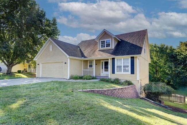 1721 Collins Dr in Platte City, MO - Building Photo - Building Photo