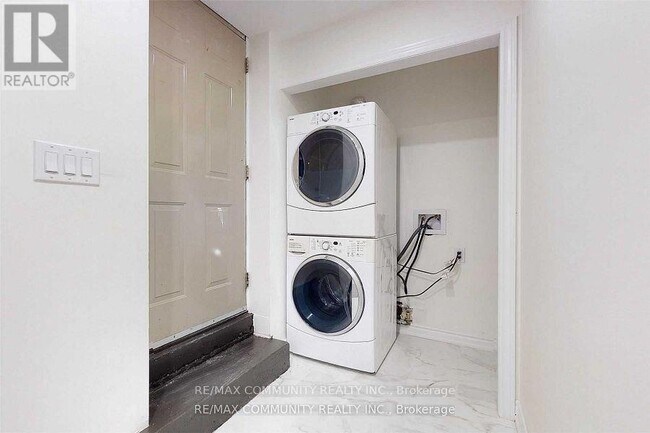 16 Litner Crescent in Georgina, ON - Building Photo - Building Photo