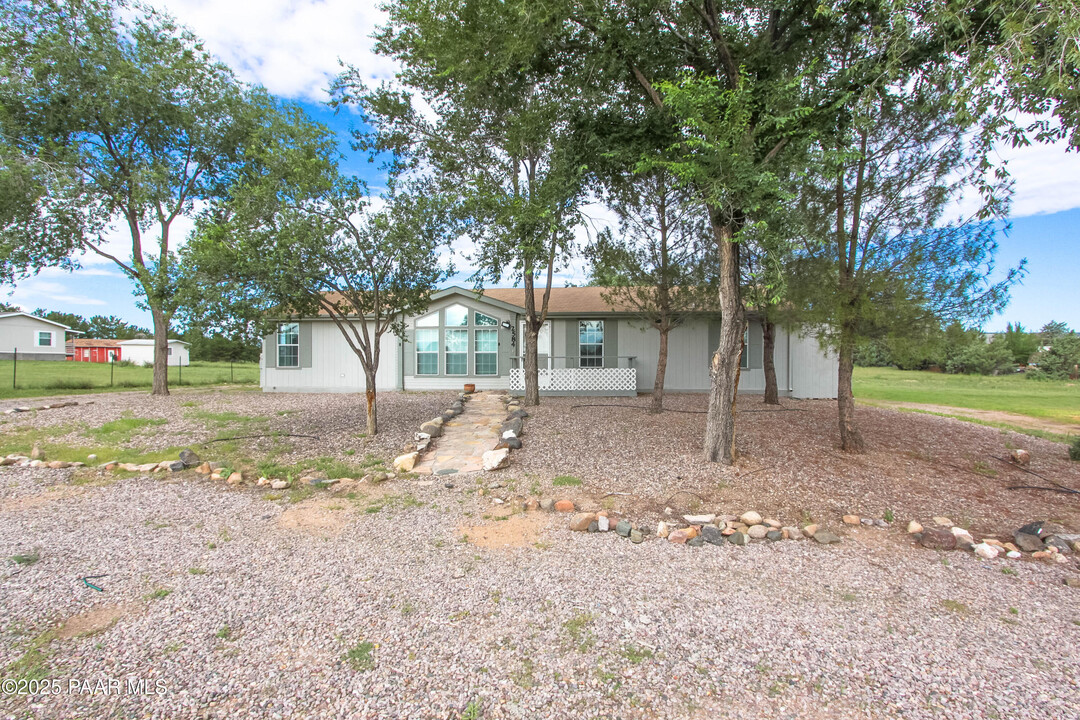 2584 N Eldred Rd in Chino Valley, AZ - Building Photo