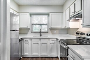 KC Flats Apartments in Kenneth City, FL - Building Photo