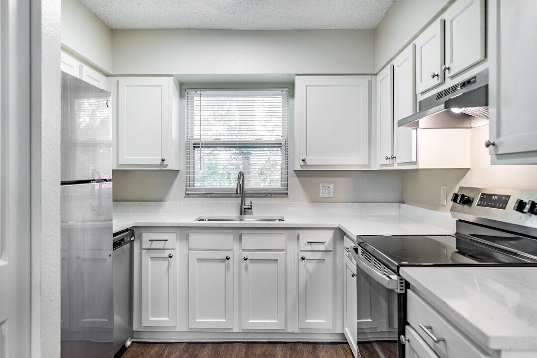 KC Flats Apartments in Kenneth City, FL - Building Photo