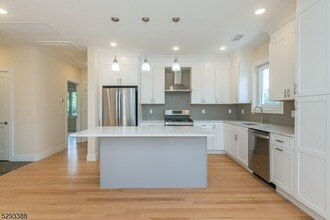 33 Van Dyke St in Wallington, NJ - Building Photo - Building Photo