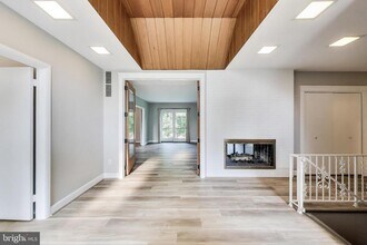 1426 Carrington Ln in Vienna, VA - Building Photo - Building Photo