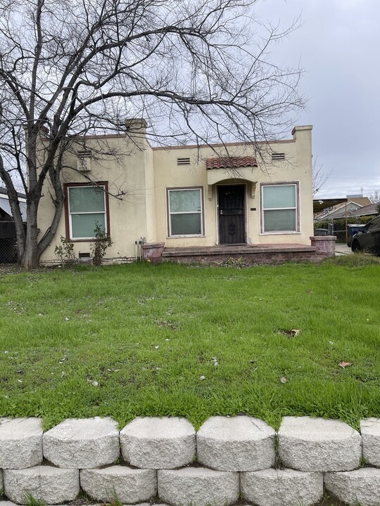 1020 Pottle Ave in Fresno, CA - Building Photo