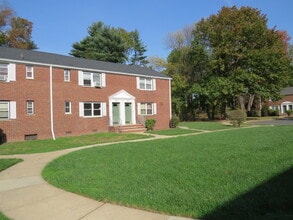 29 Carolyn Ter, Unit b in Roselle, NJ - Building Photo - Building Photo