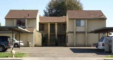 1707 E Douglas Ave in Visalia, CA - Building Photo