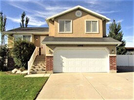 1496 N 2150 W in Clinton, UT - Building Photo