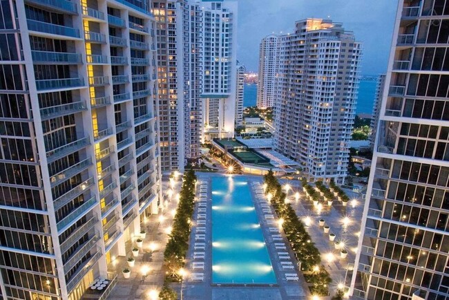 475 Brickell Ave, Unit 315 in Miami, FL - Foto de edificio - Building Photo