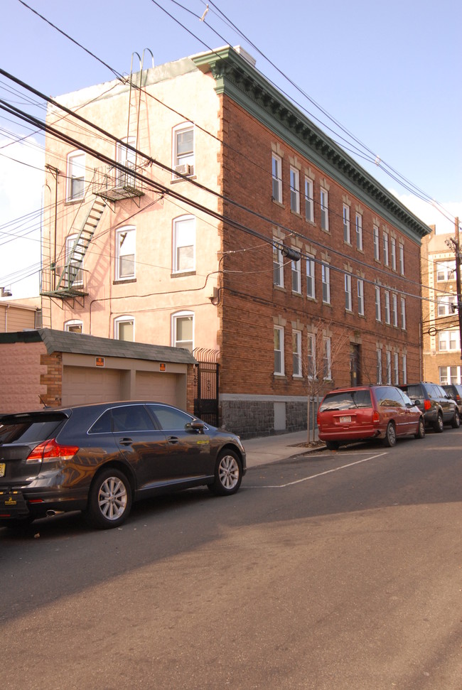 6316 Palisade Ave in West New York, NJ - Building Photo - Building Photo