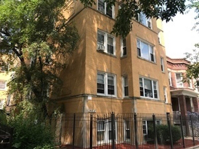 2910 N Albany Ave in Chicago, IL - Building Photo