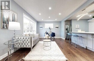 101 Cartier Crescent in Richmond Hill, ON - Building Photo