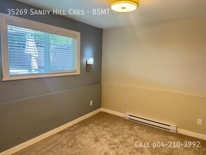 35269 Sandy Hill Crescent in Abbotsford, BC - Building Photo - Building Photo