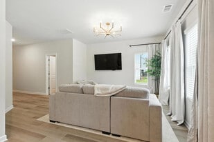 611 W Vincent Dr in Athens, GA - Building Photo