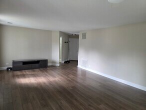 1545 Thornfield Ln in Roselle, IL - Building Photo - Building Photo