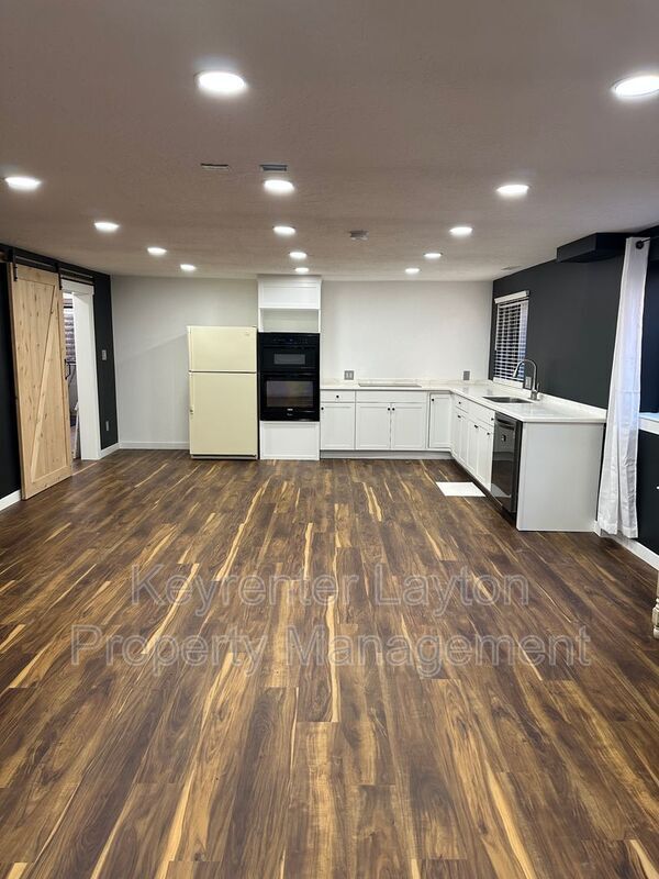 property at 992 4725 S