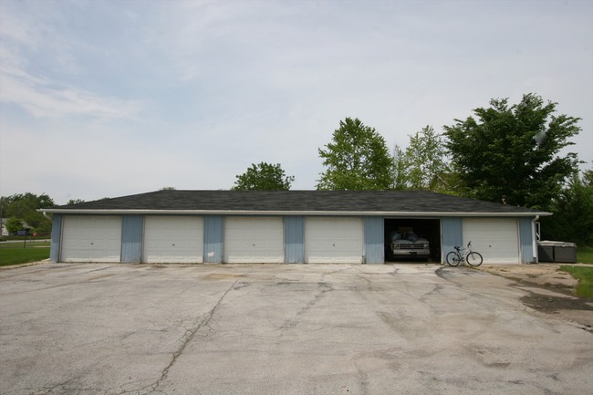 8109-8111 Patterson Ave in Dyer, IN - Building Photo - Building Photo