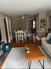 8204 W North Ave in Wauwatosa, WI - Foto de edificio - Building Photo