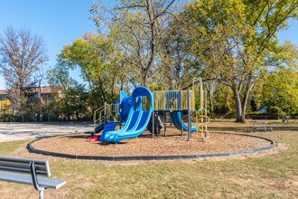 Colony Arms in Audubon, PA - Foto de edificio - Building Photo