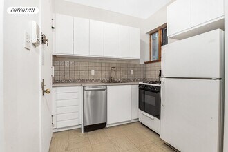 323 E 89th St in New York, NY - Building Photo - Building Photo
