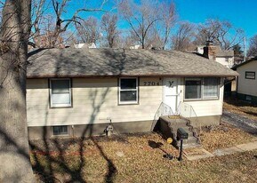 7704 E 50th Terrace in Kansas City, MO - Building Photo