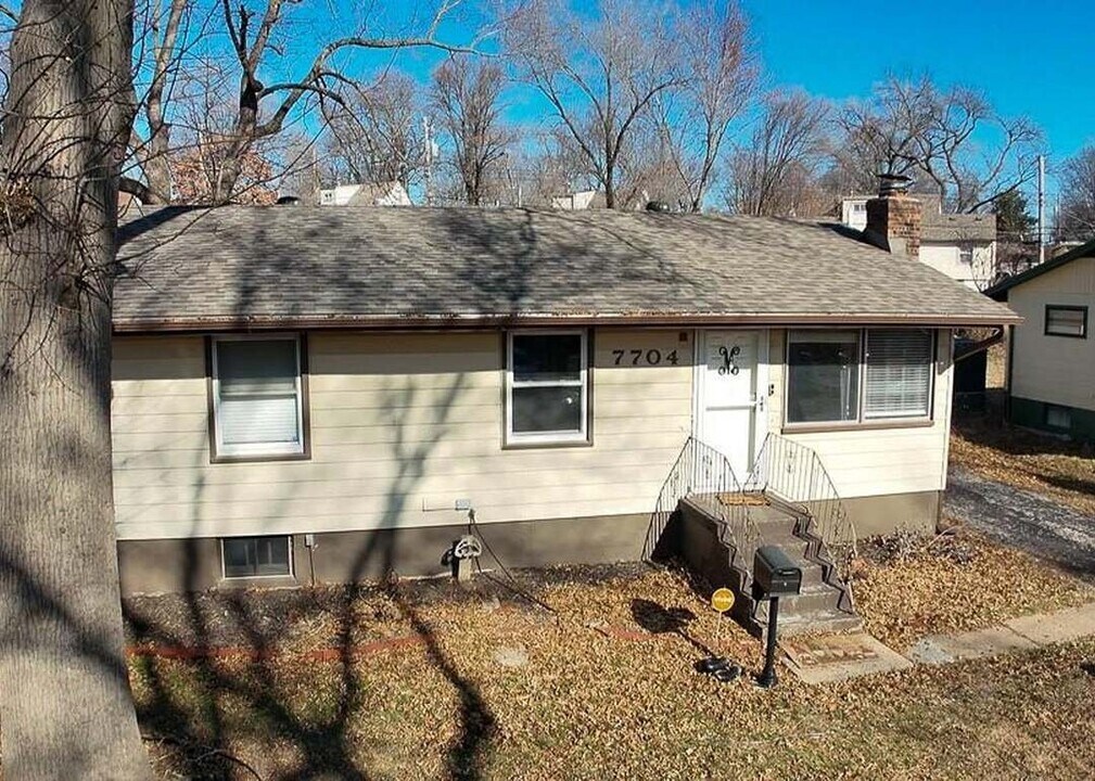 7704 E 50th Terrace in Kansas City, MO - Building Photo