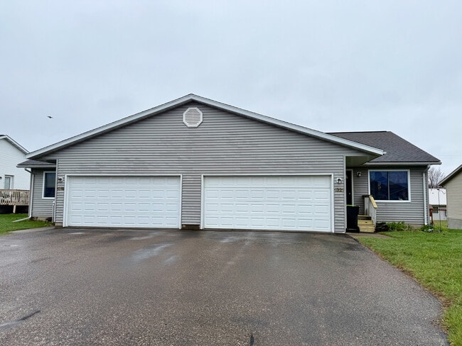 property at 1319 Glenn Pl