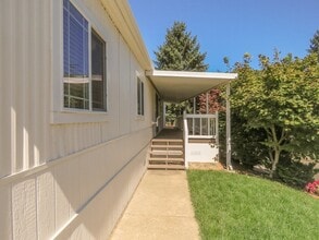 11632 Blue Heron Ln NE in Aurora, OR - Building Photo - Building Photo