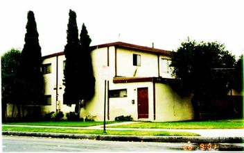 2131 S Fairview St in Santa Ana, CA - Foto de edificio - Building Photo